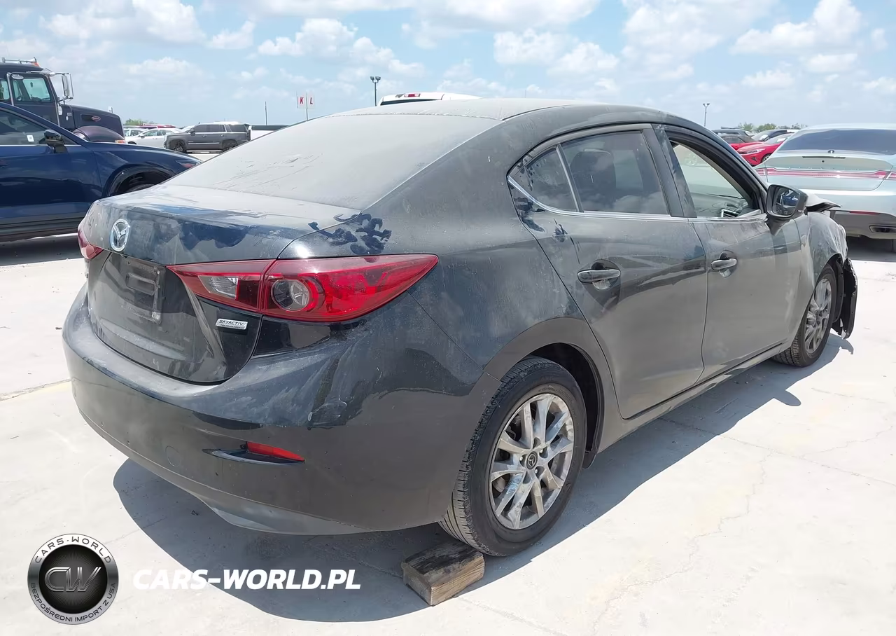 2018 Mazda Mazda3 Sport VIN:3MZBN1U74JM228599 - 4