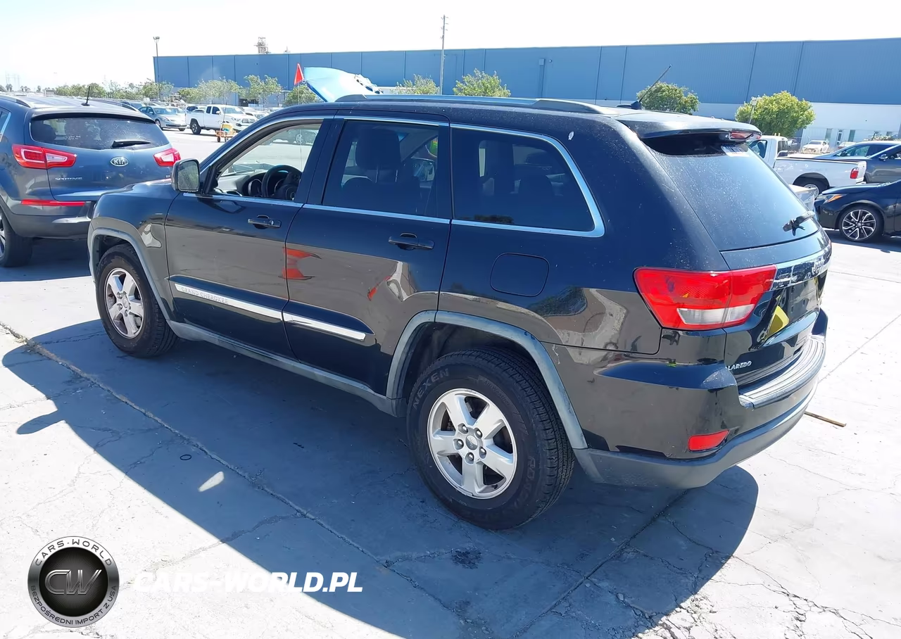 2011 Jeep Grand Cherokee Laredo VIN:1J4RS4GGXBC643771 - 3