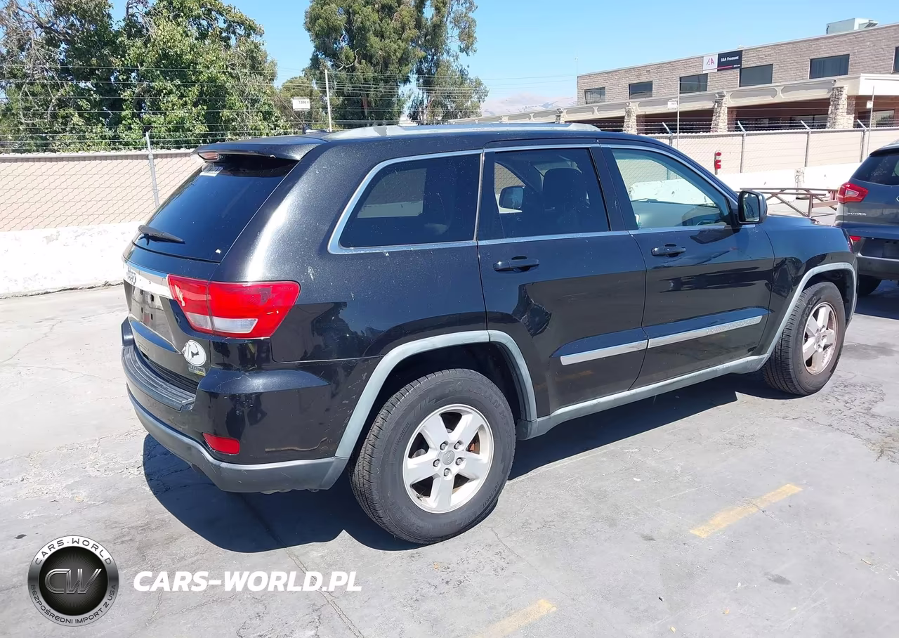 2011 Jeep Grand Cherokee Laredo VIN:1J4RS4GGXBC643771 - 4