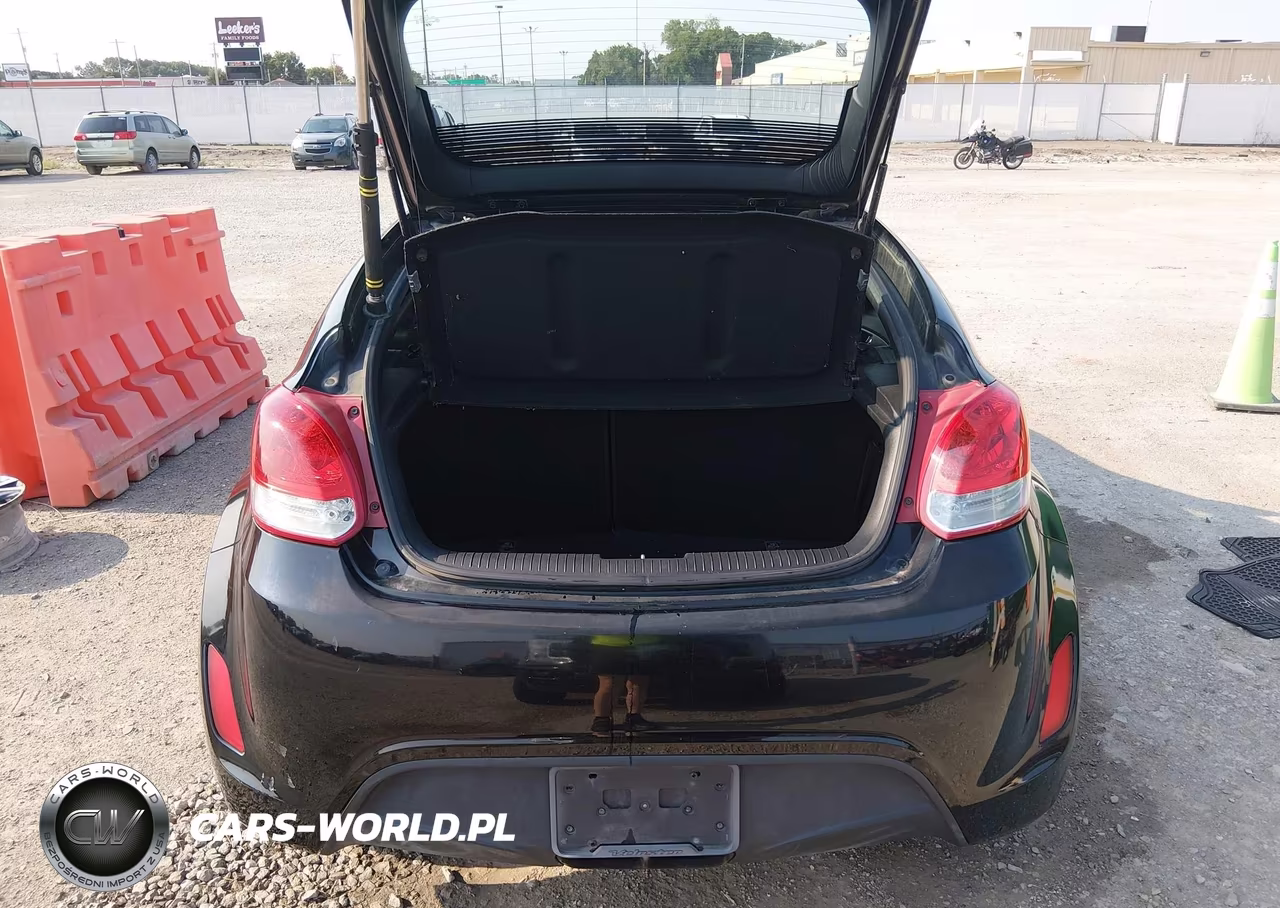 2016 Hyundai Veloster VIN:KMHTC6AD5GU277542 - 16