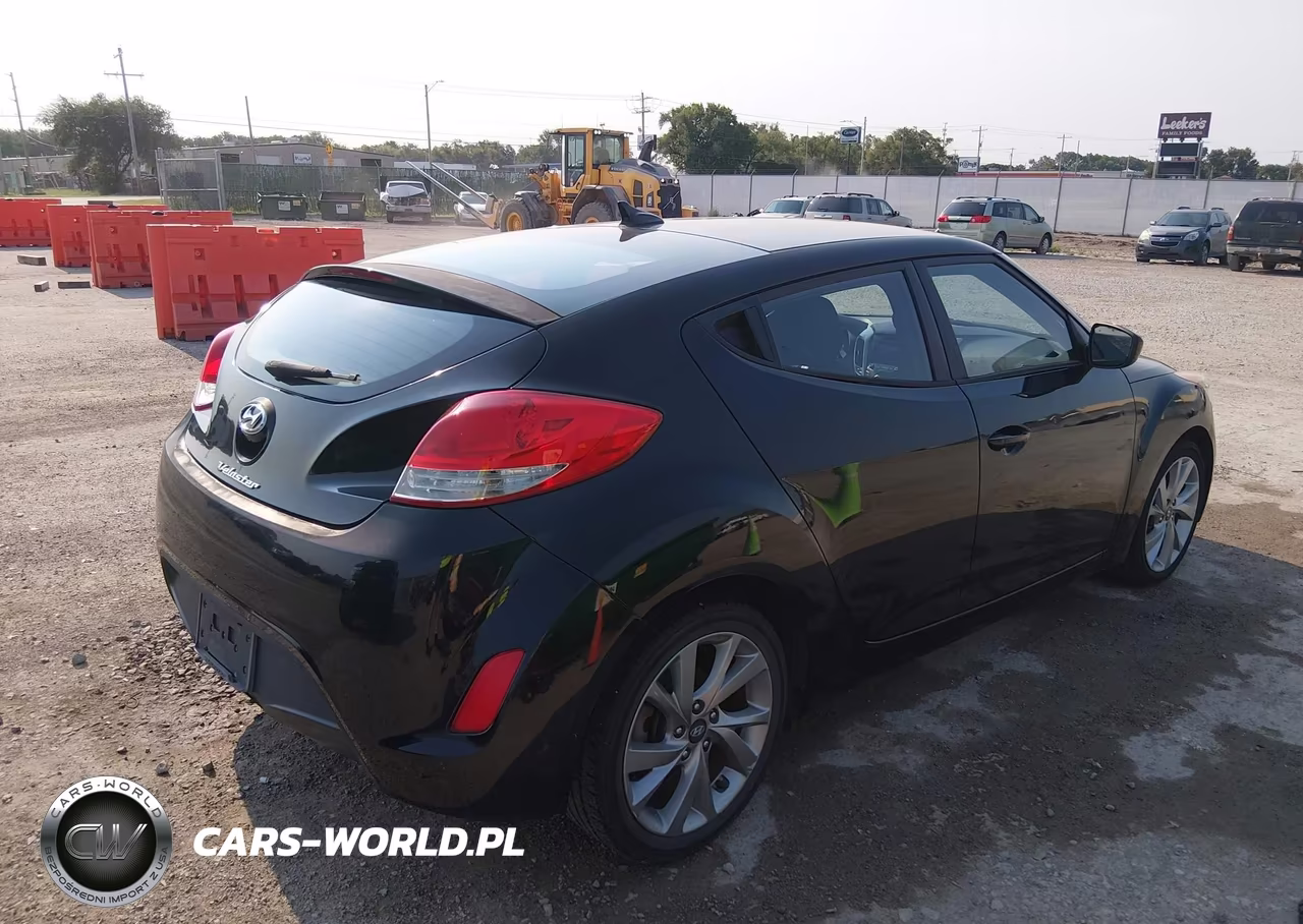 2016 Hyundai Veloster VIN:KMHTC6AD5GU277542 - 4