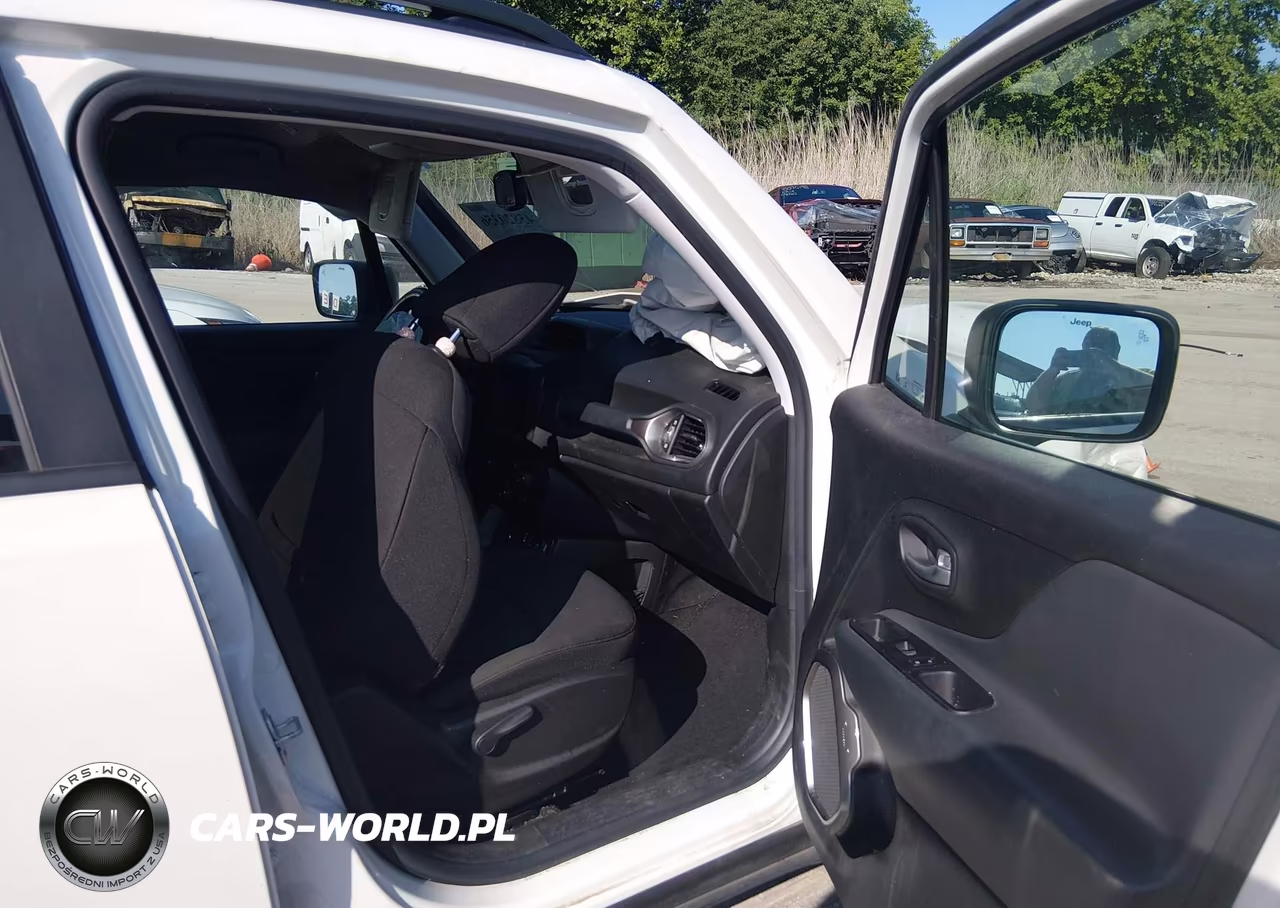 2022 Jeep Renegade Latitude 4X4 VIN:ZACNJDB11NPN49334 - 5