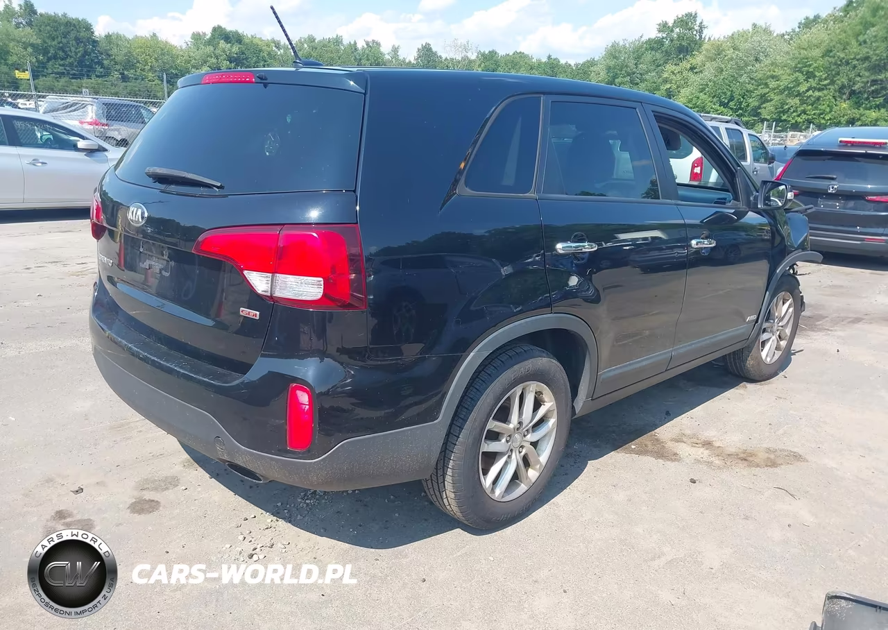 2015 Kia Sorento Lx VIN:5XYKTCA69FG607215 - 4