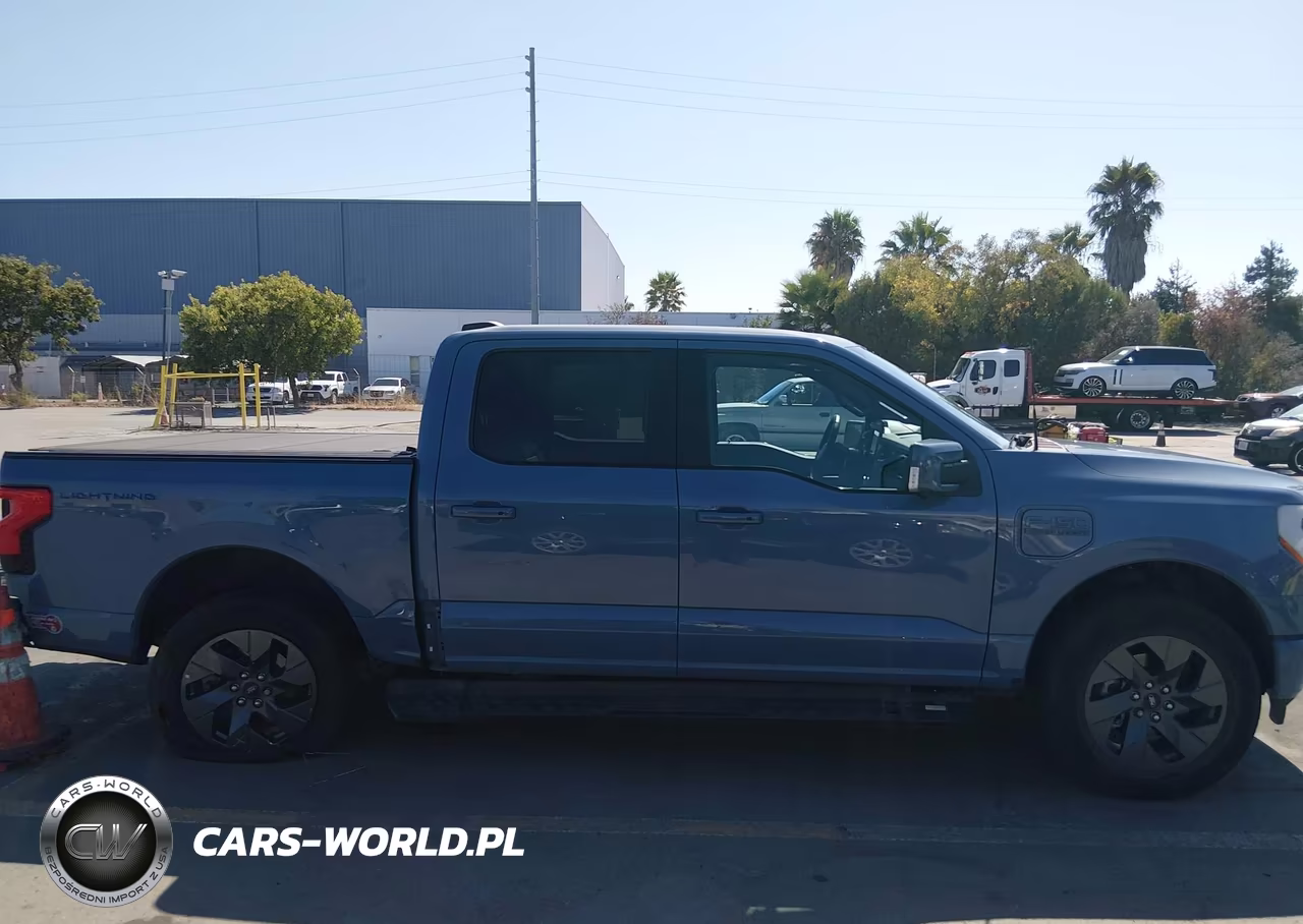 2023 Ford F-150 Lightning Lariat VIN:1FT6W1EV7PWG41608 - 13