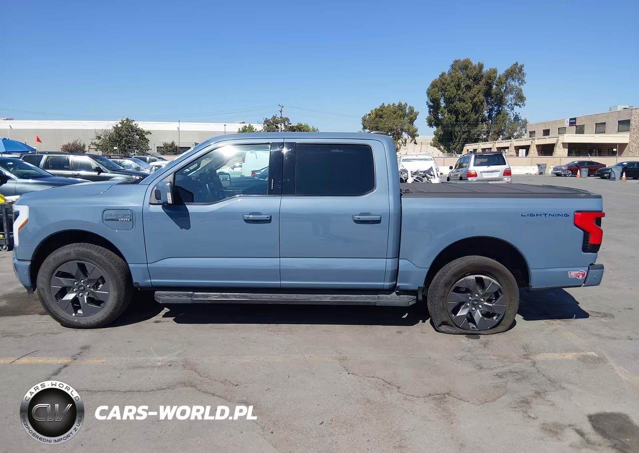 2023 Ford F-150 Lightning Lariat VIN:1FT6W1EV7PWG41608 - 14
