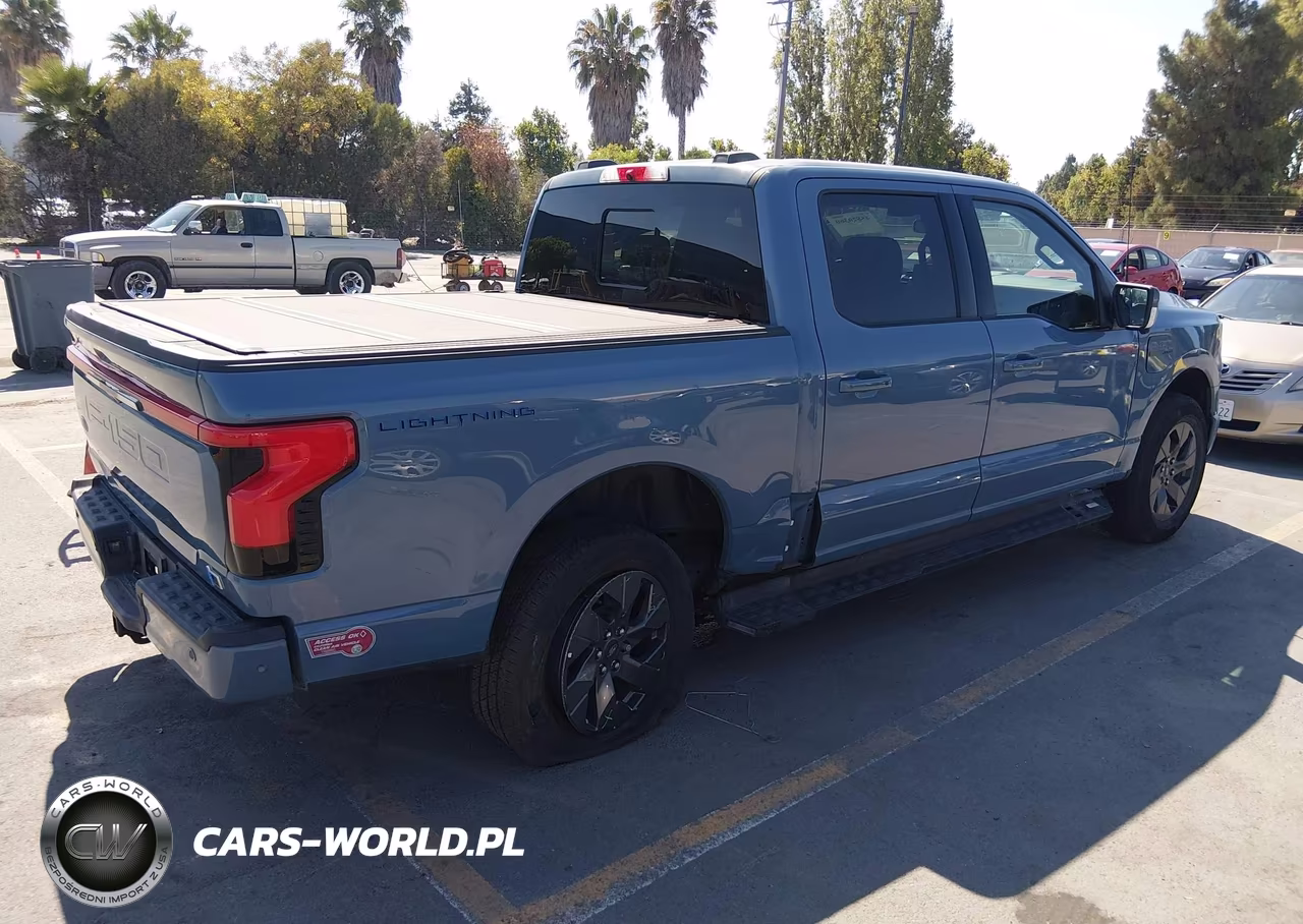 2023 Ford F-150 Lightning Lariat VIN:1FT6W1EV7PWG41608 - 4