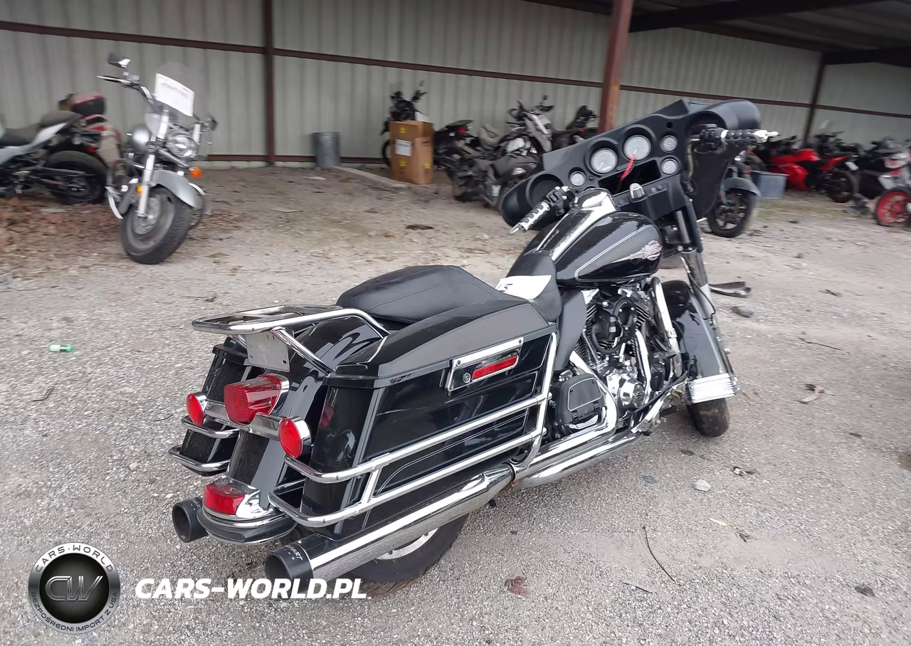 2013 Harley-Davidson Flhtc Electra Glide Classic VIN:1HD1FFM15DB691575 - 4