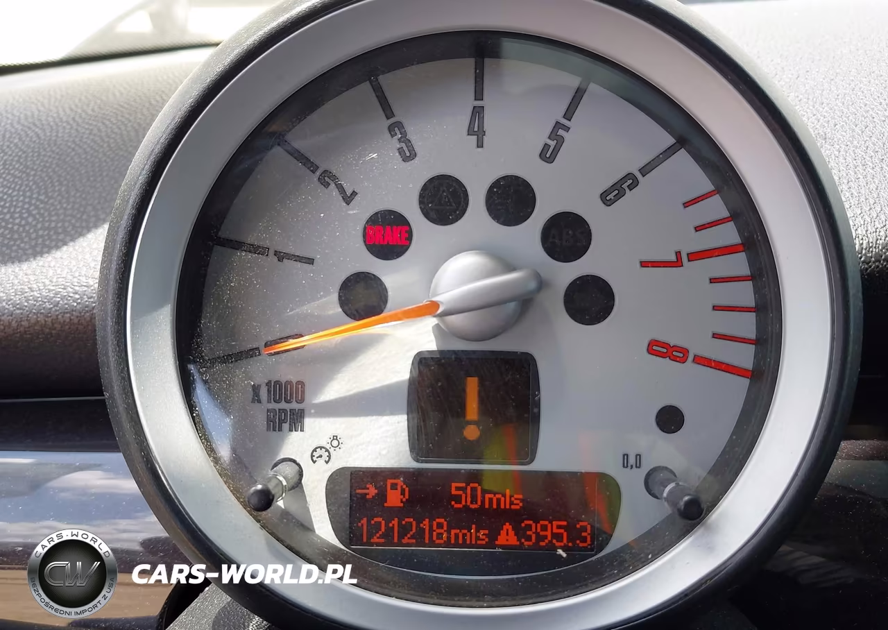2010 Mini Cooper S VIN:WMWMF7C54ATX43130 - 7