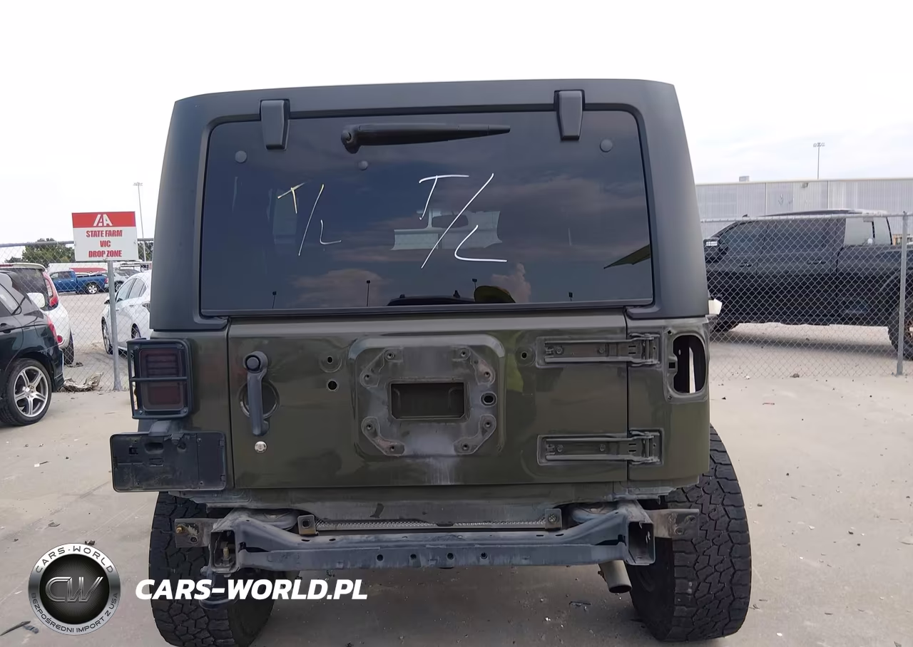 2015 Jeep Wrangler Unlimited Sport VIN:1C4BJWDG9FL676860 - 17