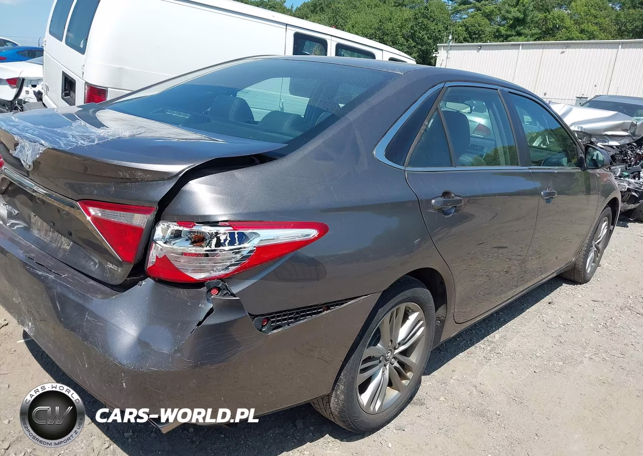 2015 Toyota Camry Se VIN:4T1BF1FK5FU065011 - 3