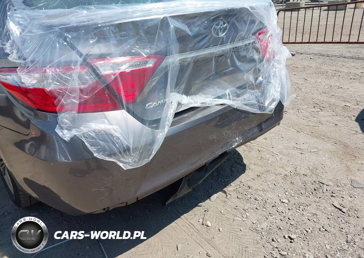 2015 Toyota Camry Se VIN:4T1BF1FK5FU065011 - 4