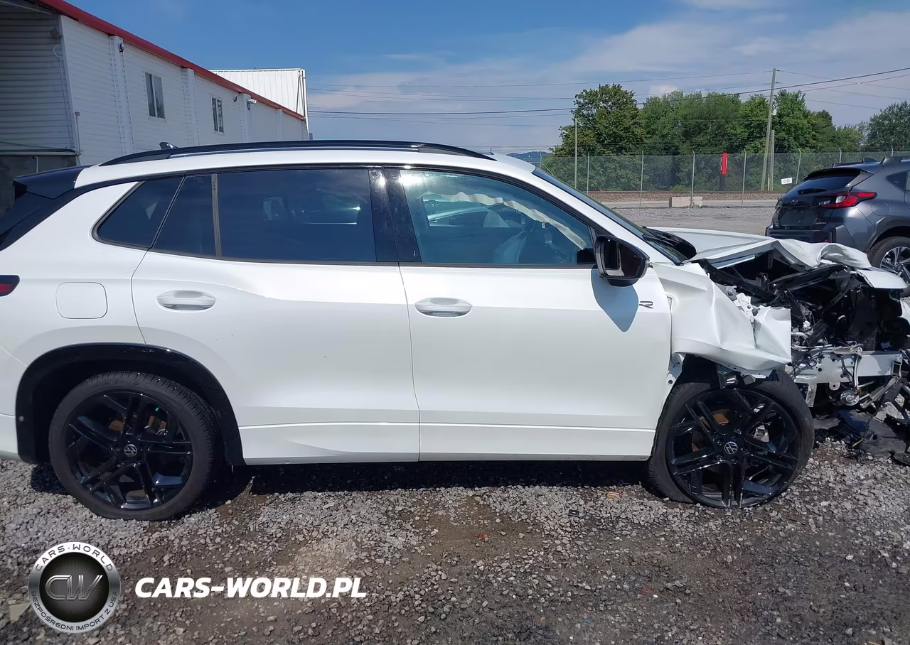 2025 Volkswagen Tiguan 2.0T Se R-Line Black VIN:3VVHR7RM3SM059682 - 13