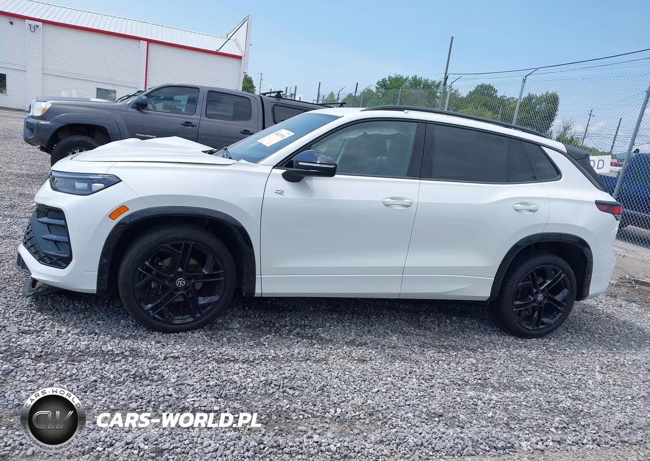 2025 Volkswagen Tiguan 2.0T Se R-Line Black VIN:3VVHR7RM3SM059682 - 14