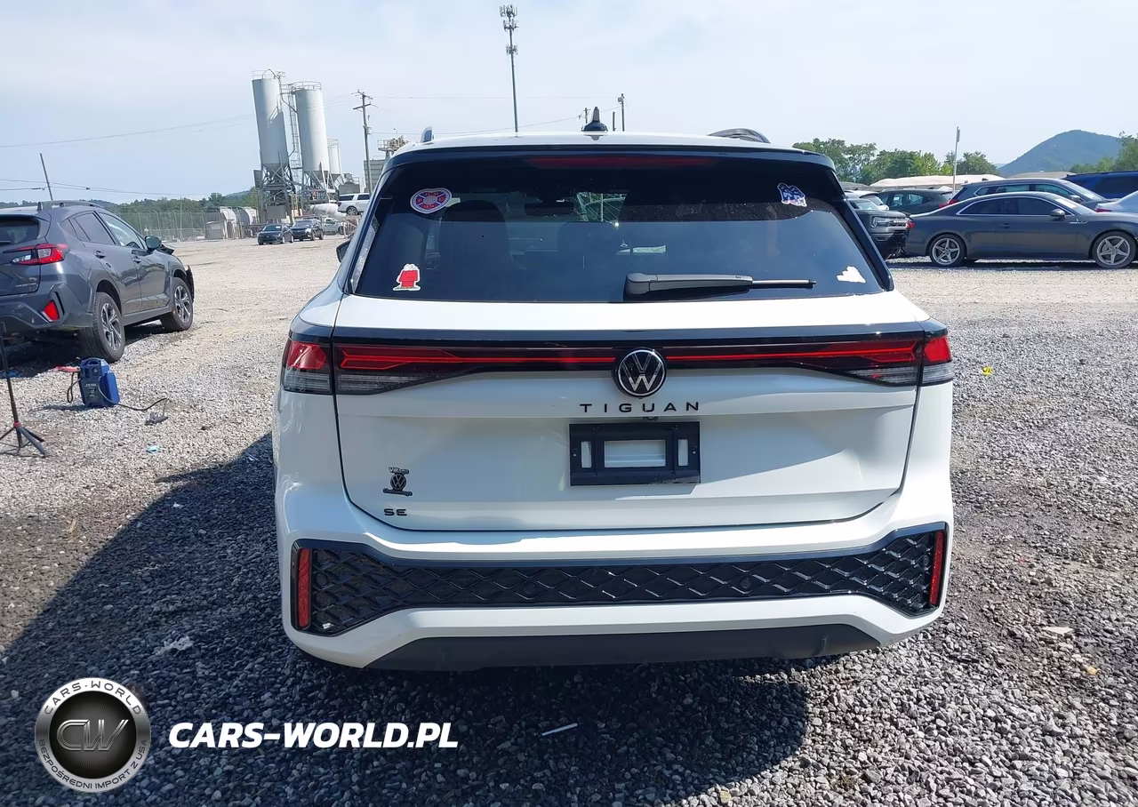 2025 Volkswagen Tiguan 2.0T Se R-Line Black VIN:3VVHR7RM3SM059682 - 16
