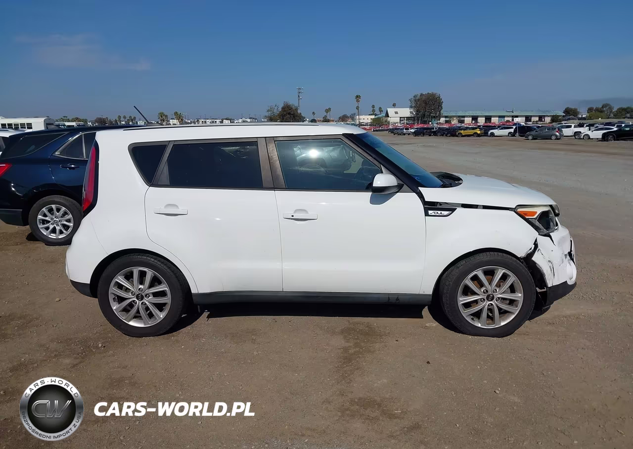 2018 Kia Soul + VIN:KNDJP3A57J7566175 - 13