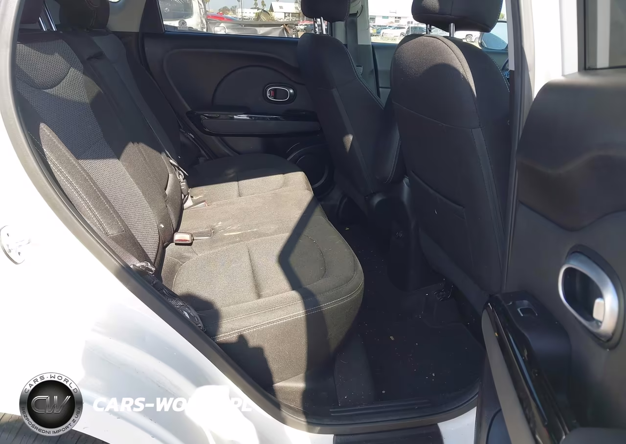 2018 Kia Soul + VIN:KNDJP3A57J7566175 - 8