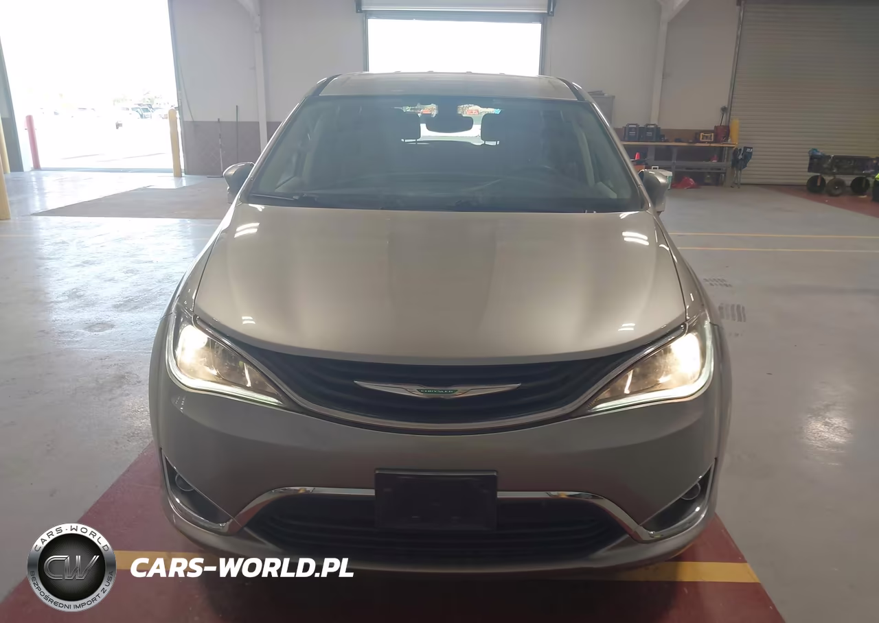 2017 Chrysler Pacifica Hybrid Touring Plus VIN:2C4RC1H76HR765091 - 15