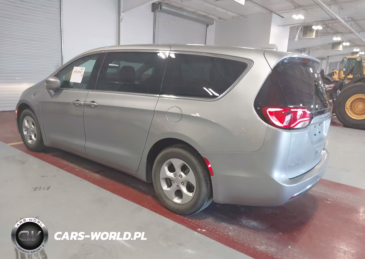2017 Chrysler Pacifica Hybrid Touring Plus VIN:2C4RC1H76HR765091 - 3