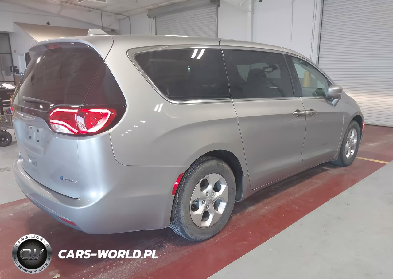 2017 Chrysler Pacifica Hybrid Touring Plus VIN:2C4RC1H76HR765091 - 4