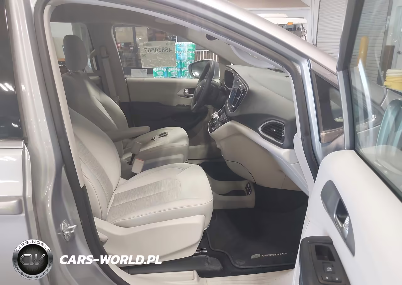 2017 Chrysler Pacifica Hybrid Touring Plus VIN:2C4RC1H76HR765091 - 5