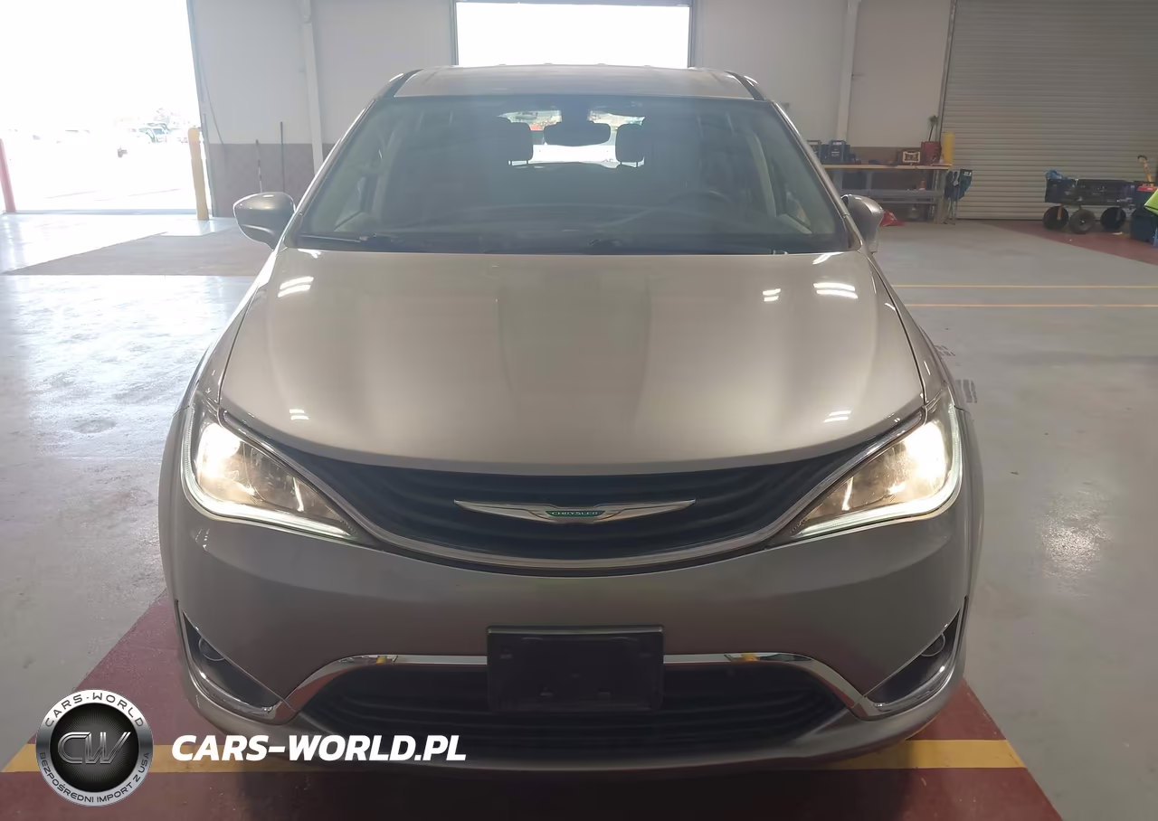 2017 Chrysler Pacifica Hybrid Touring Plus VIN:2C4RC1H76HR765091 - 6