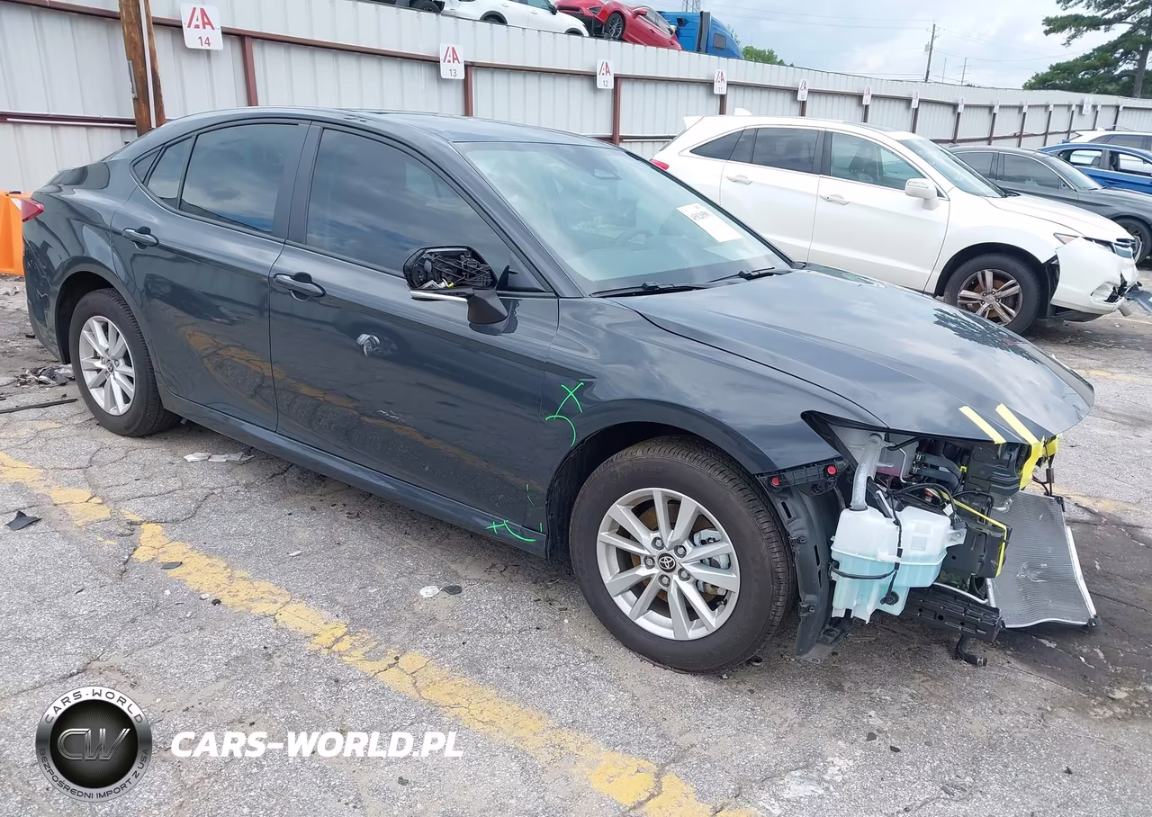 2025 Toyota Camry Le – zdjęcie 1 z 18