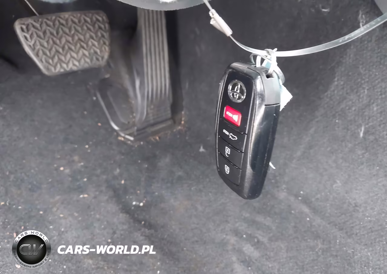 2025 Toyota Camry Le VIN:4T1DAACKXSU581399 - 11