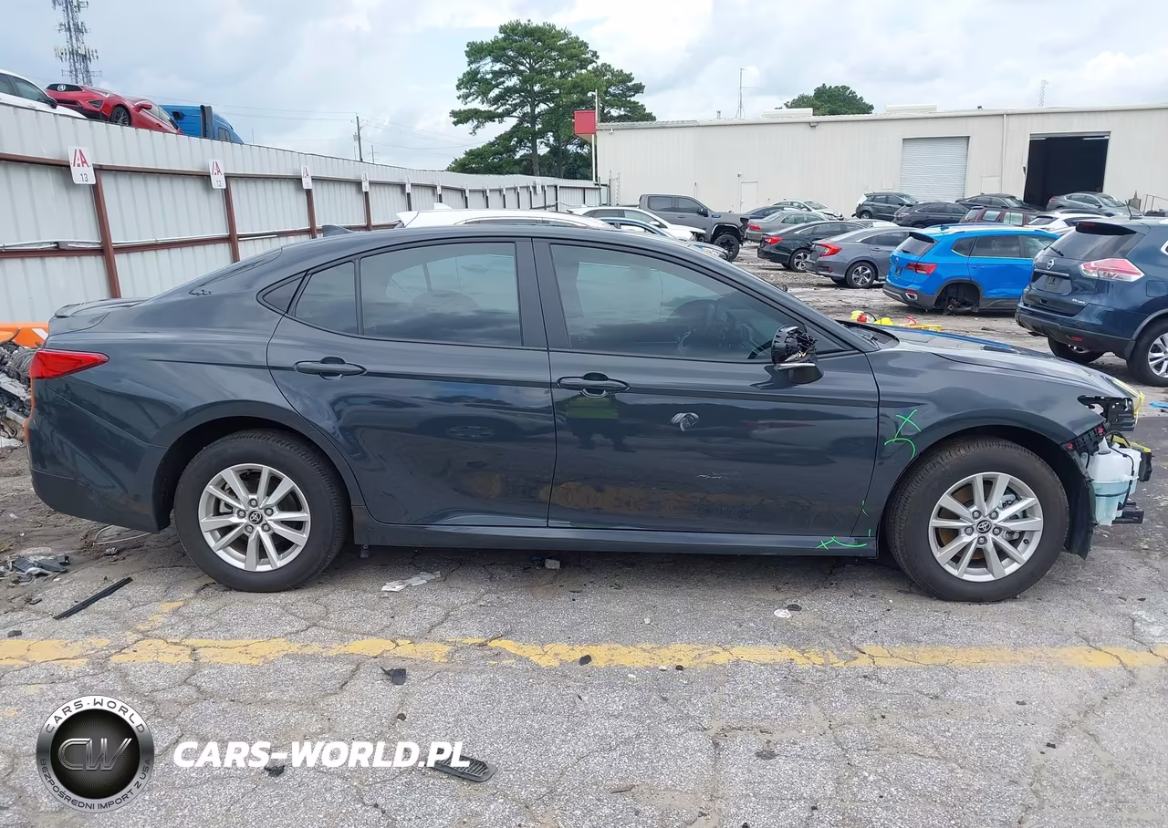 2025 Toyota Camry Le VIN:4T1DAACKXSU581399 - 13