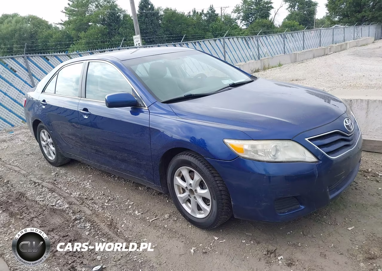 2011 Toyota Camry Le – zdjęcie 1 z 12
