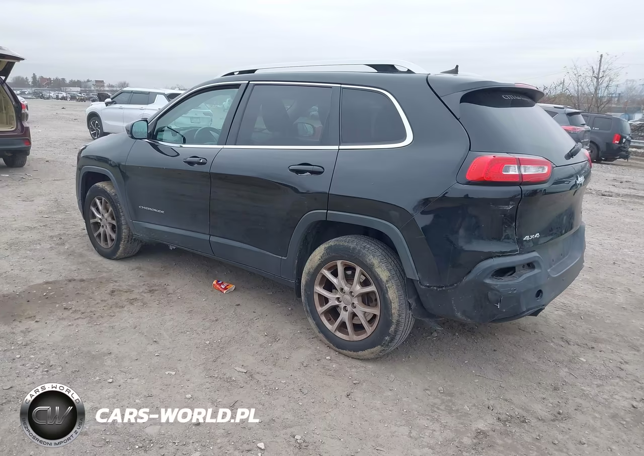 2017 Jeep Cherokee Latitude 4X4 VIN:1C4PJMCB9HW546367 - 3