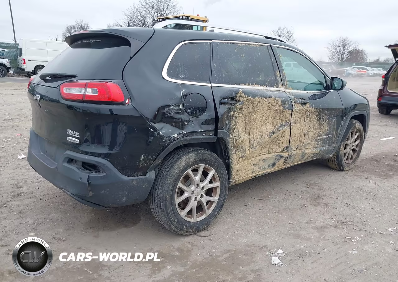 2017 Jeep Cherokee Latitude 4X4 VIN:1C4PJMCB9HW546367 - 4