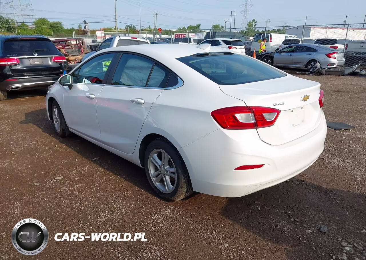 2018 Chevrolet Cruze Lt Auto VIN:1G1BE5SM3J7115670 - 3