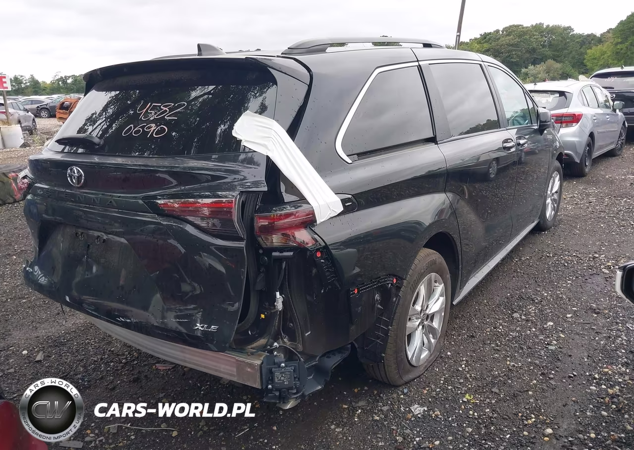 2026 Toyota Sienna Xle VIN:5TDYSKFC0TS247899 - 4