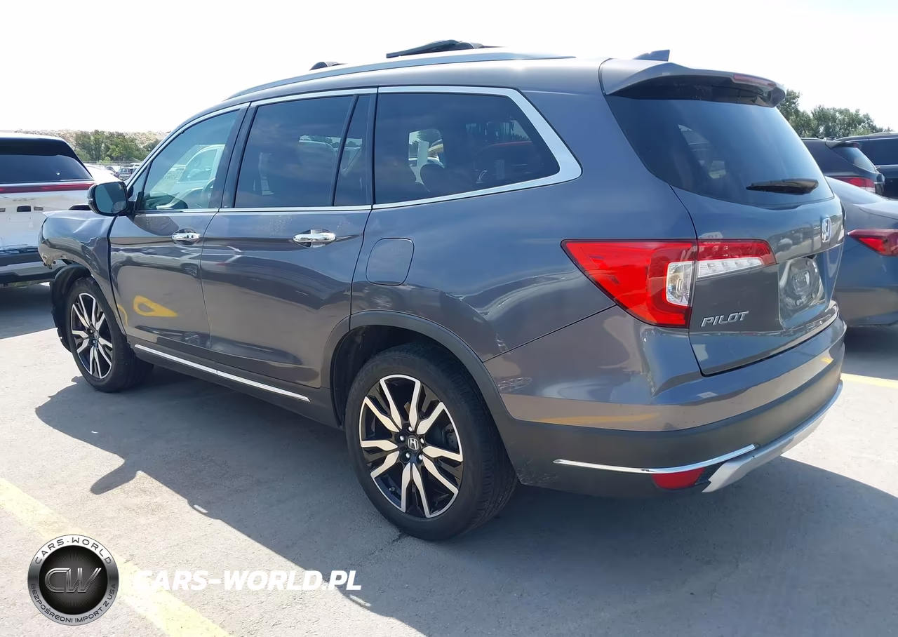 2019 Honda Pilot Touring VIN:5FNYF5H63KB011909 - 3