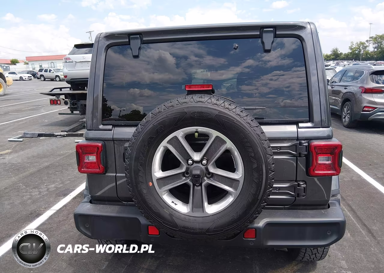 2021 Jeep Wrangler Unlimited Sahara 4X4 VIN:1C4HJXEN5MW697360 - 16