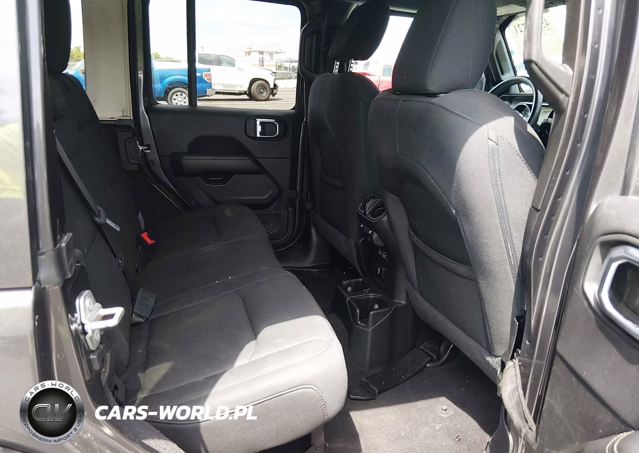 2021 Jeep Wrangler Unlimited Sahara 4X4 VIN:1C4HJXEN5MW697360 - 8