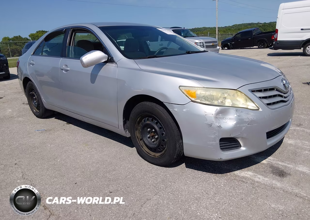 2010 Toyota Camry Le – zdjęcie 1 z 17