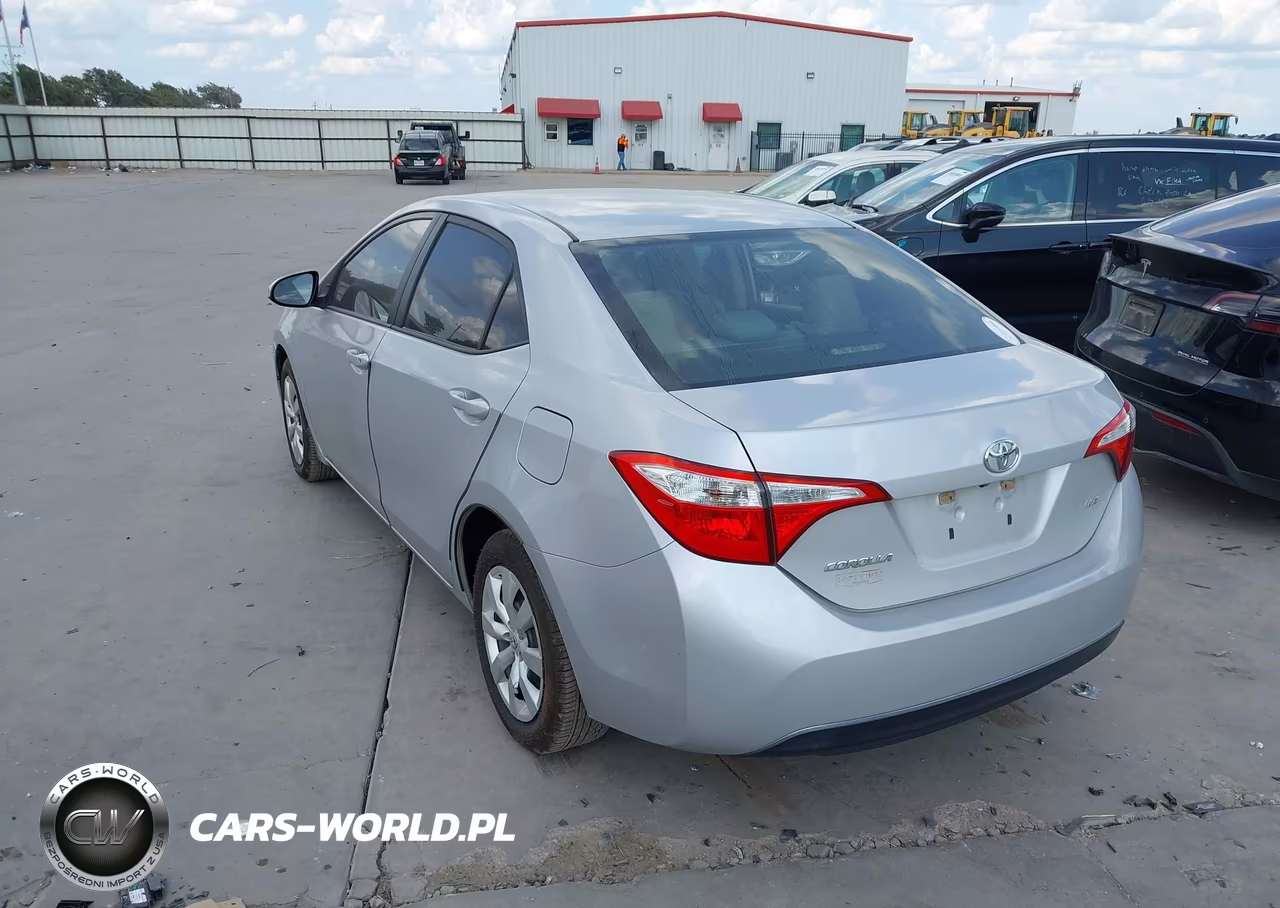 2016 Toyota Corolla Le VIN:5YFBURHE2GP470483 - 3