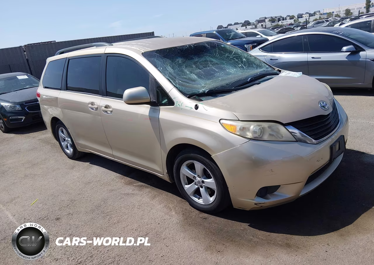 2011 Toyota Sienna Le V6 – zdjęcie 1 z 16