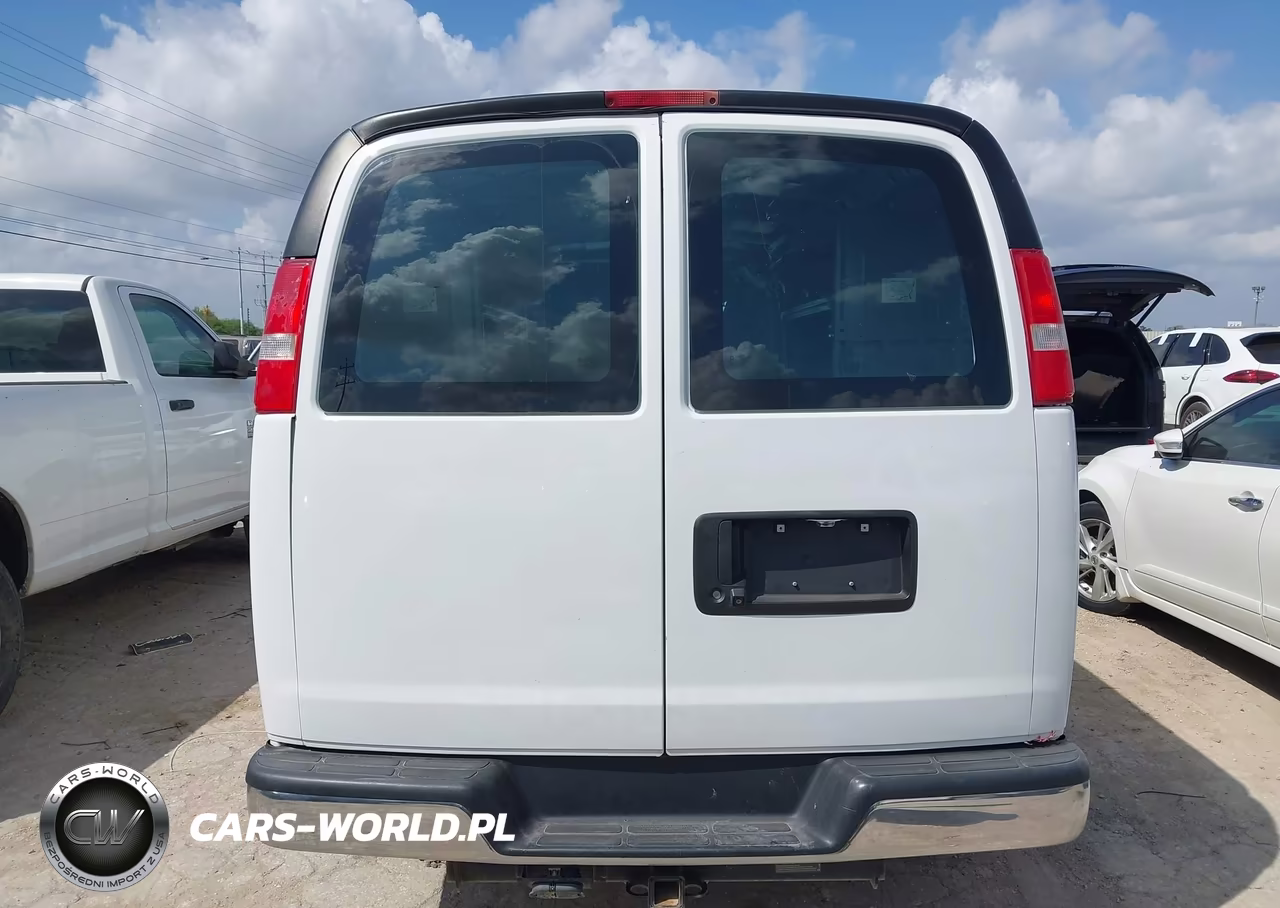 2020 Chevrolet 2500 Expre VIN:1GCWGBFG1L1206772 - 16