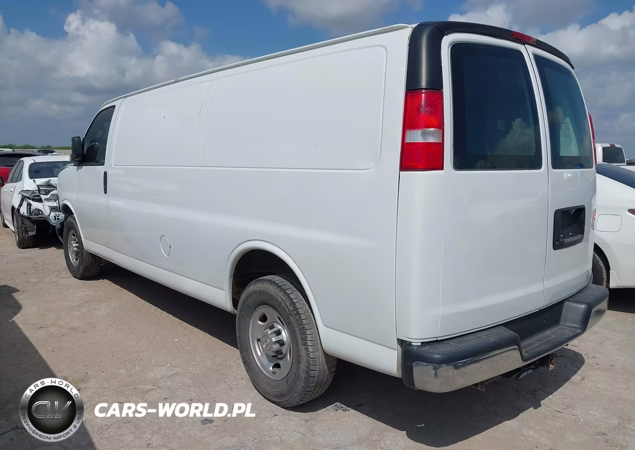 2020 Chevrolet 2500 Expre VIN:1GCWGBFG1L1206772 - 3