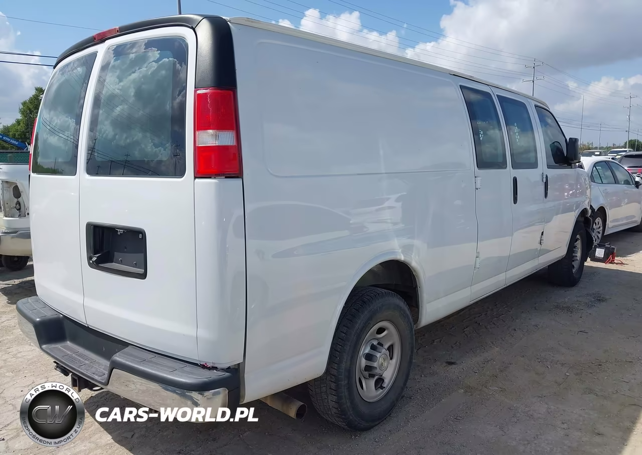 2020 Chevrolet 2500 Expre VIN:1GCWGBFG1L1206772 - 4