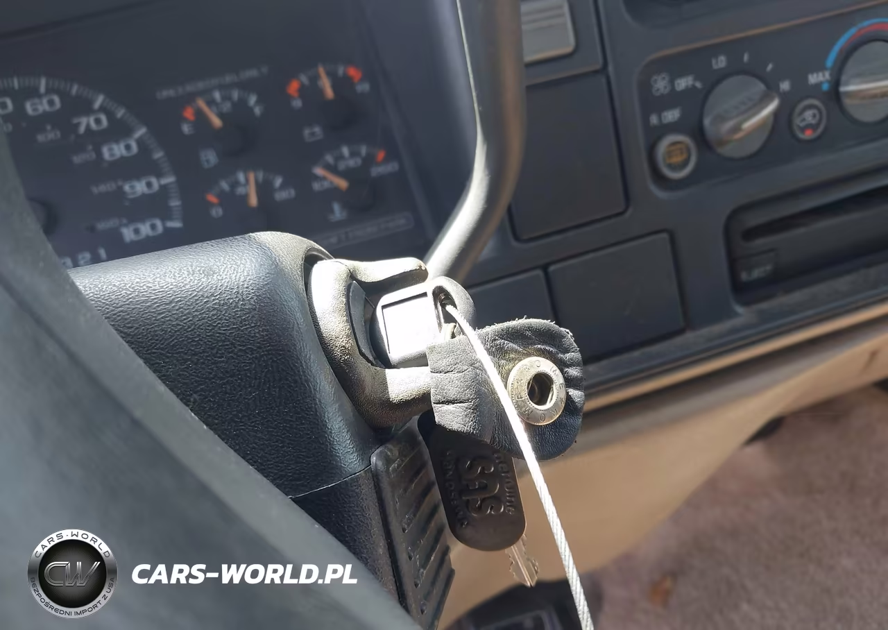 1998 Chevrolet Suburban 2500 VIN:3GNGC26J2WG136255 - 11