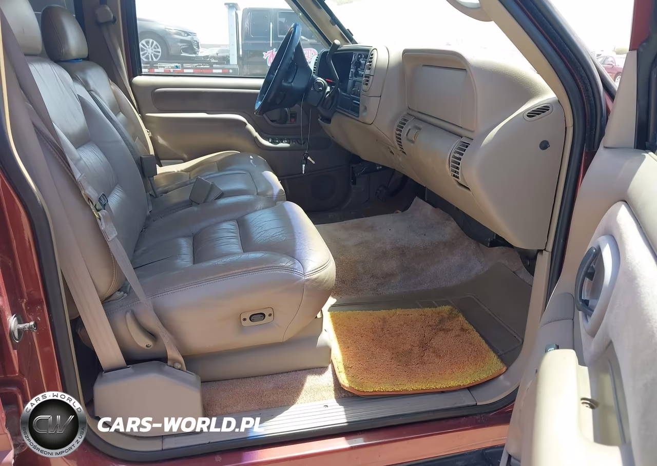 1998 Chevrolet Suburban 2500 VIN:3GNGC26J2WG136255 - 5