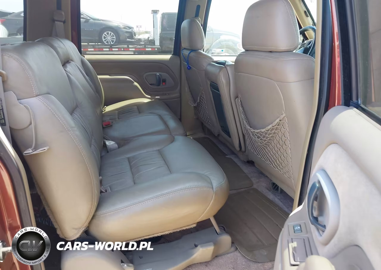 1998 Chevrolet Suburban 2500 VIN:3GNGC26J2WG136255 - 8