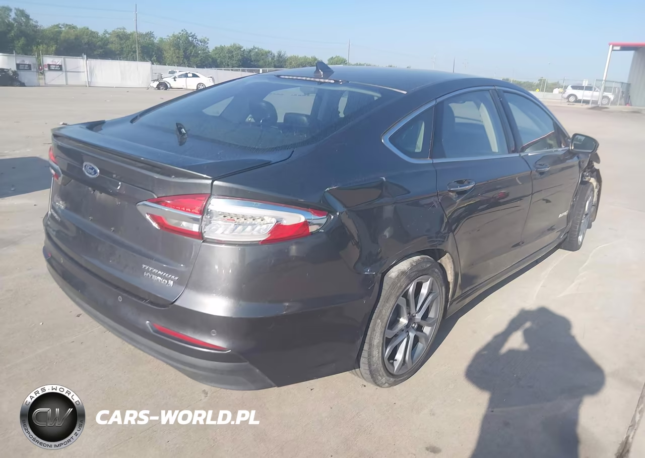 2019 Ford Fusion Hybrid Titanium VIN:3FA6P0RU2KR273199 - 4