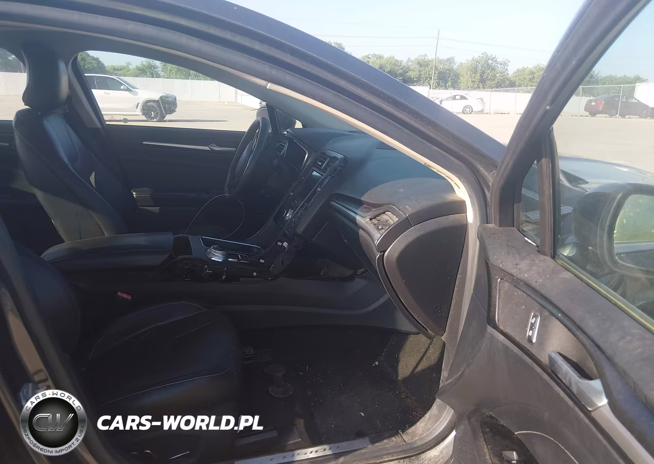 2019 Ford Fusion Hybrid Titanium VIN:3FA6P0RU2KR273199 - 5