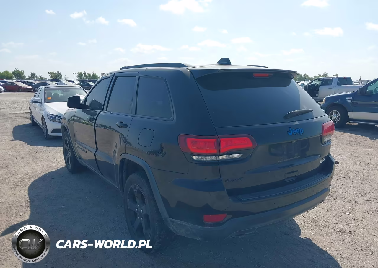 2018 Jeep Grand Cherokee Upland 4X4 VIN:1C4RJFAG8JC394043 - 3