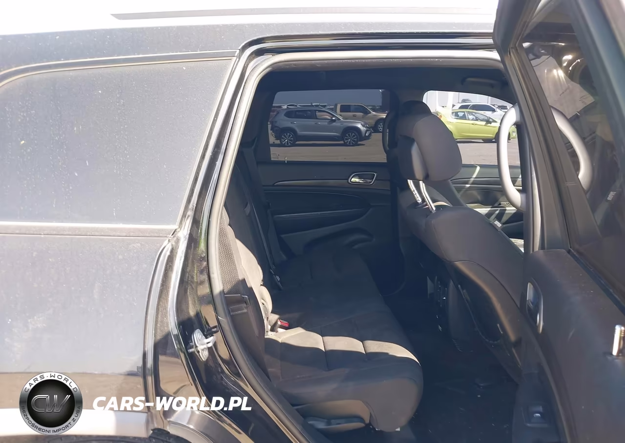 2018 Jeep Grand Cherokee Upland 4X4 VIN:1C4RJFAG8JC394043 - 8