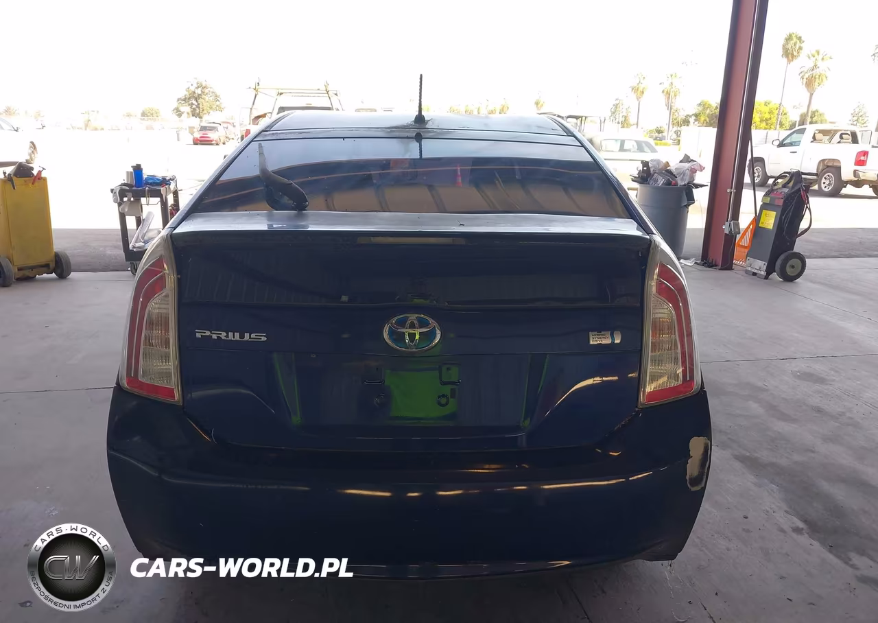 2015 Toyota Prius Two VIN:JTDKN3DU5F1891737 - 17
